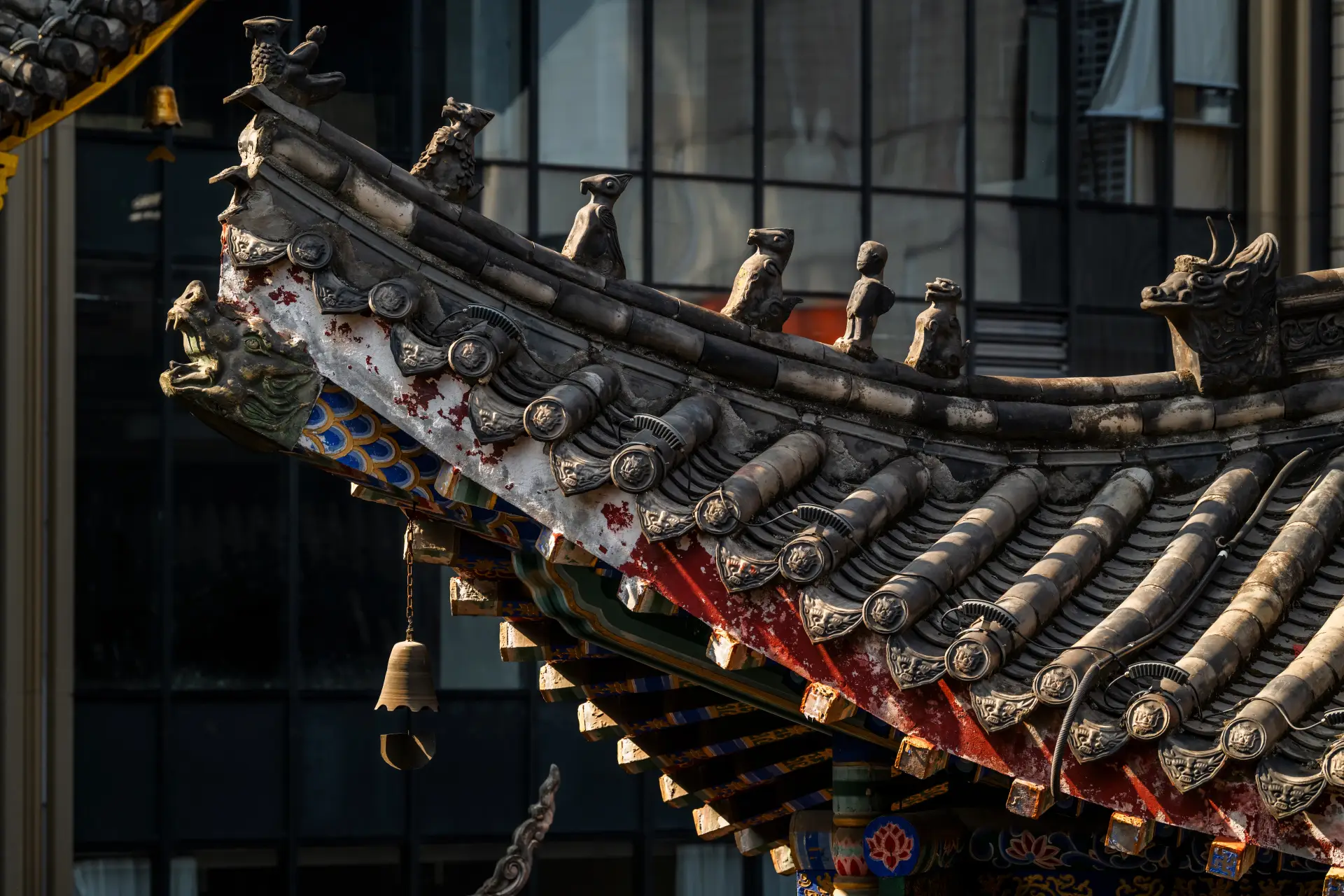 鬧市藏古剎，一牆隔紅塵｜渝中羅漢寺千年禪意