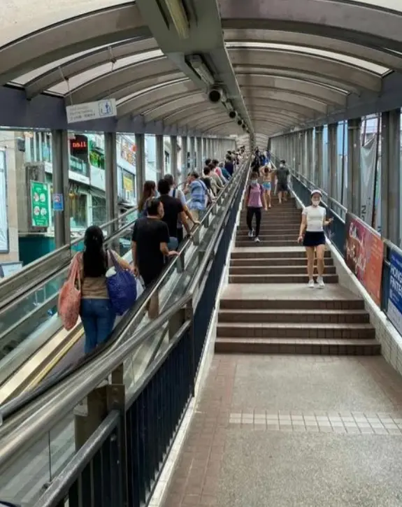 半山扶梯 2