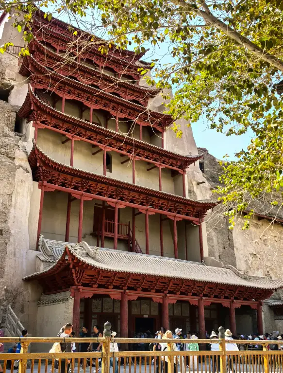 酒泉市｜莫高窟，戈壁敦煌千佛崖，壁畫飛天、彩塑佛龕與大漠流沙共生的絲路藝術寶庫