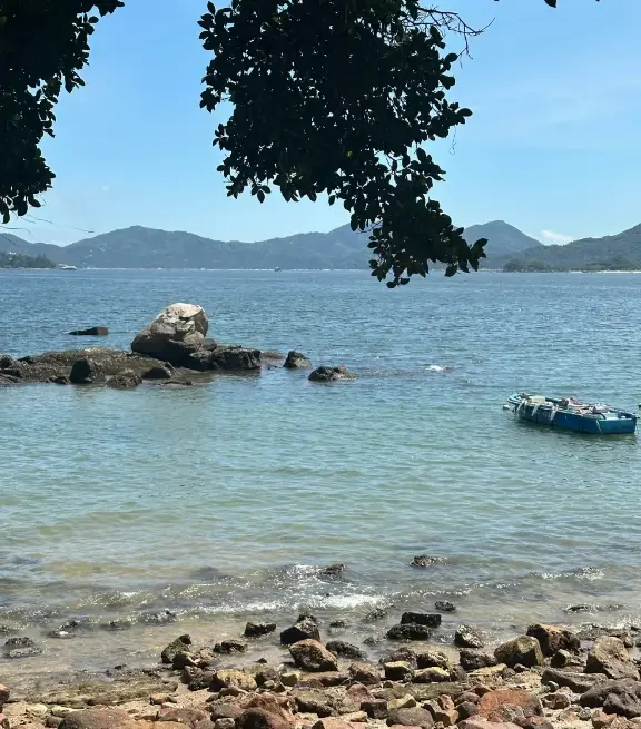 香港｜坪洲島，維港以西離島秘境，慢活小鎮、彩繪老街與寧靜海岸共生的香江海島