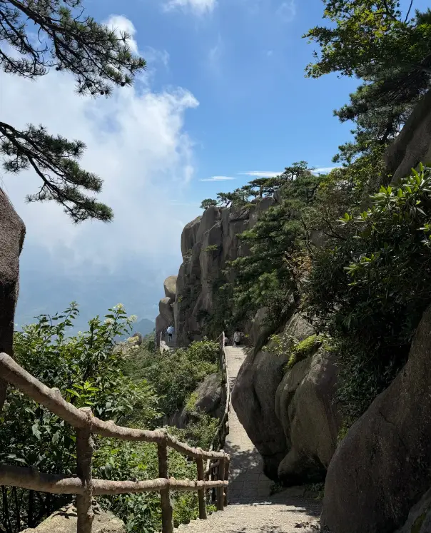 安慶市｜天柱山風景區，古南岳柱峰、花崗岩峰海與禪林丹湖共生的皖山靈嶽
