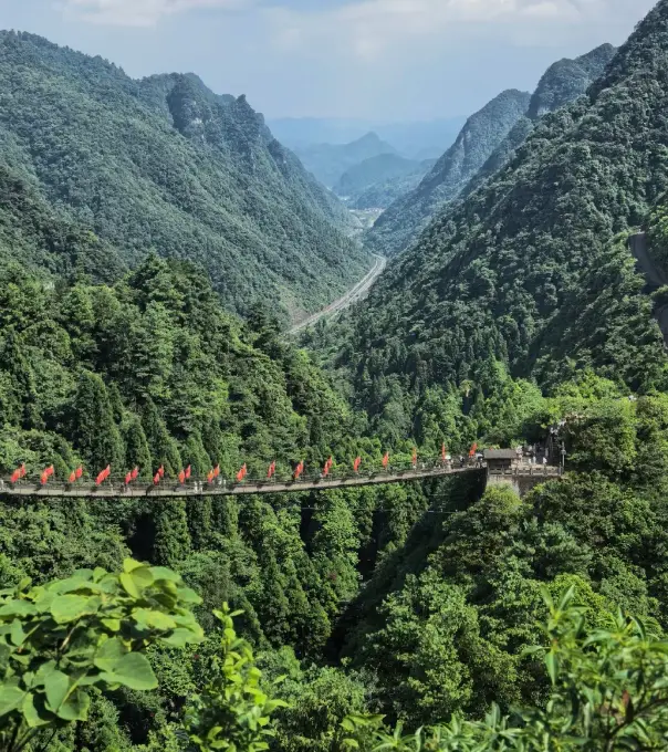 遵義市｜婁山關，雄關疊嶺、雲峰古道與紅色詩篇共生的黔北天險要塞